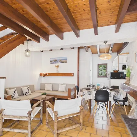 à 50 M, Pour 5 Avec Jardin&bbq Casa vacanze *